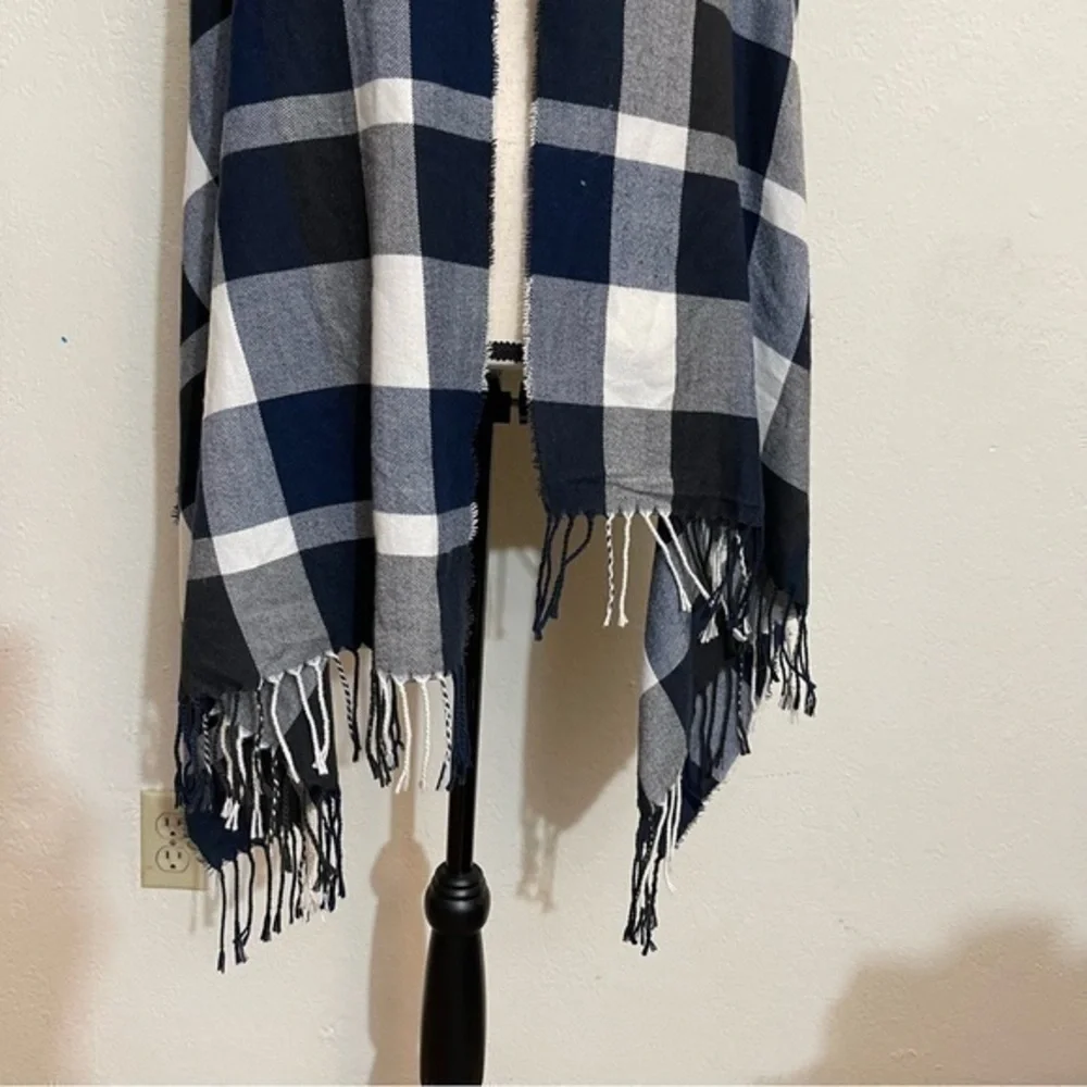 Plush Stay Warm and Stylish Plaid Scarf - Picture 3 of 5